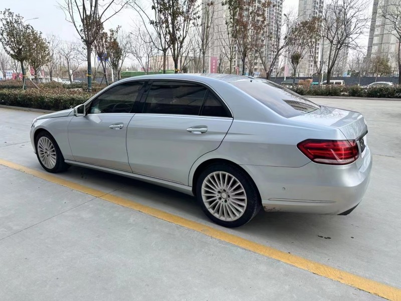 济宁16年奔驰E8