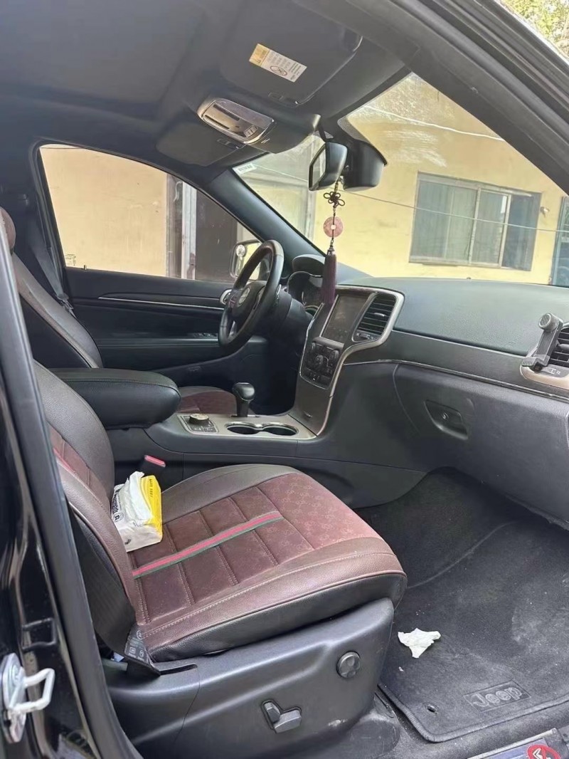 济宁16年Jeep大切诺基8