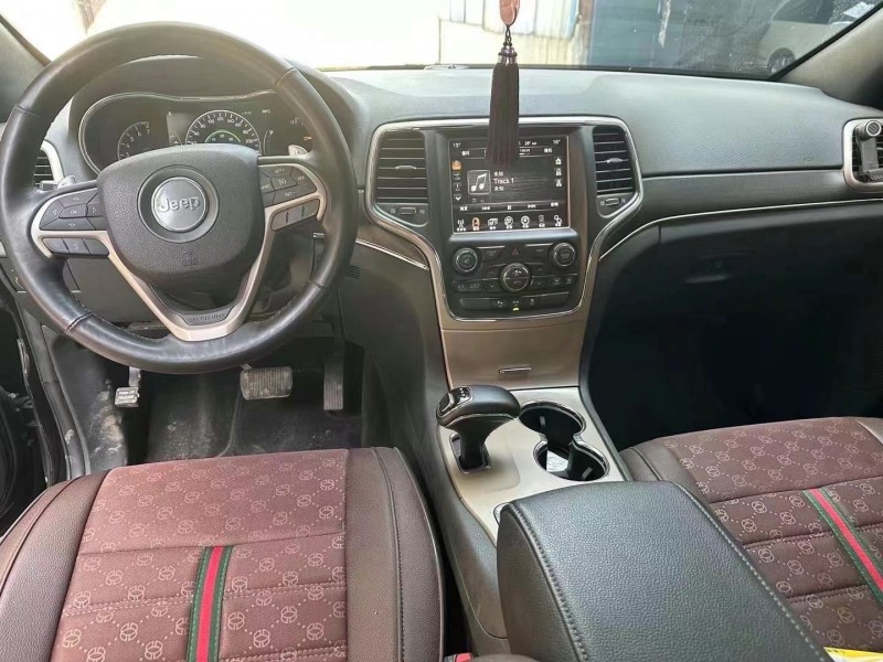 济宁16年Jeep大切诺基9