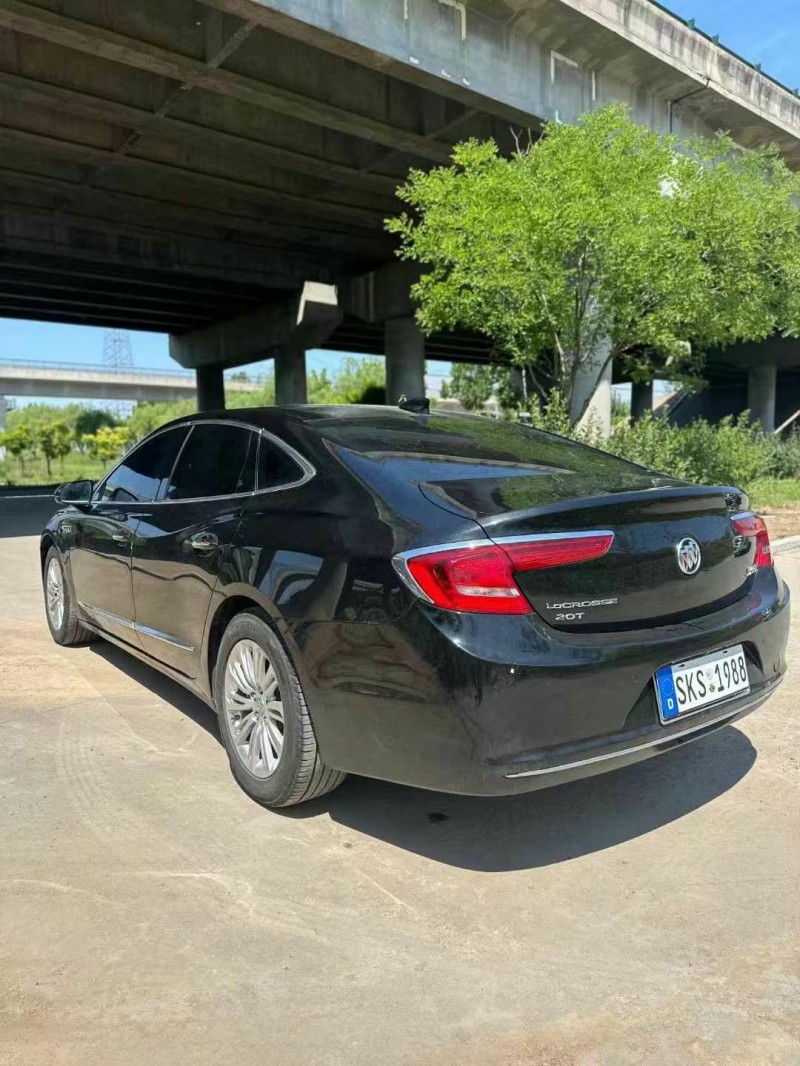 青岛17年别克君越7