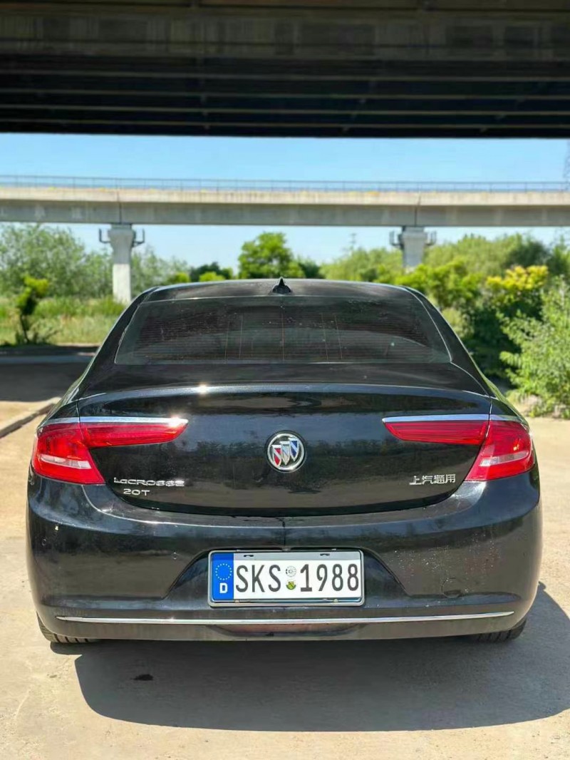 青岛17年别克君越9