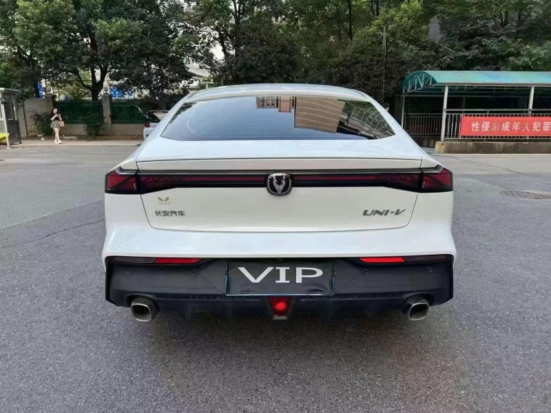 岳陽23年長安汽車UNI-V3