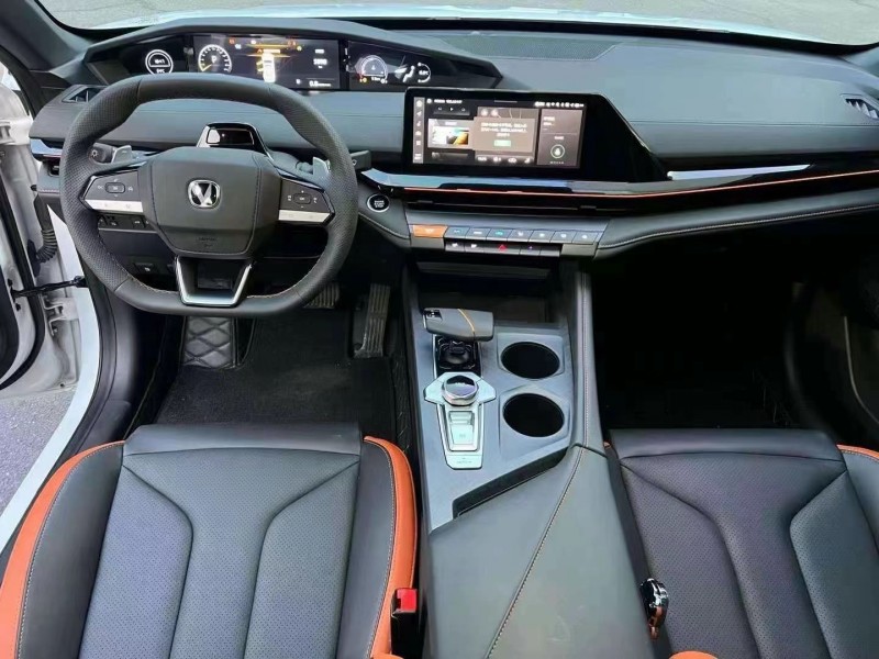 岳陽23年長安汽車UNI-V8