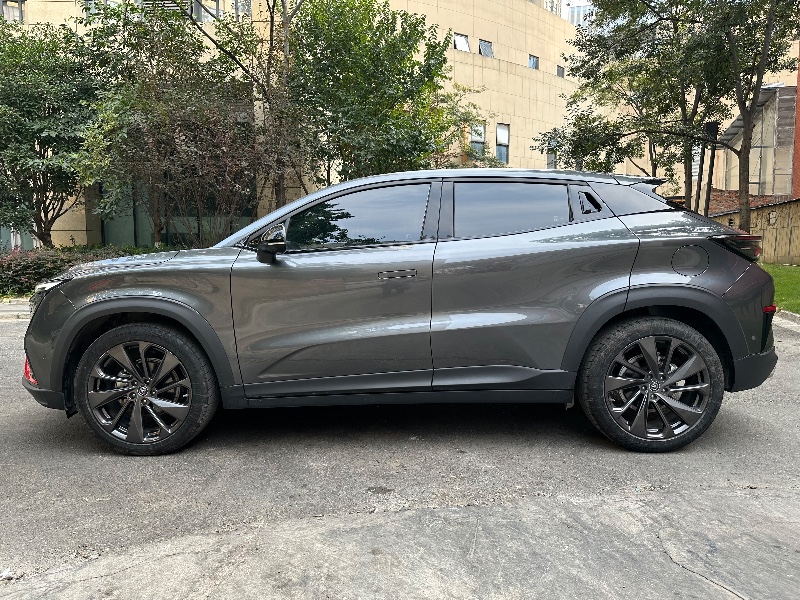 成都21年长安汽车UNI-T3