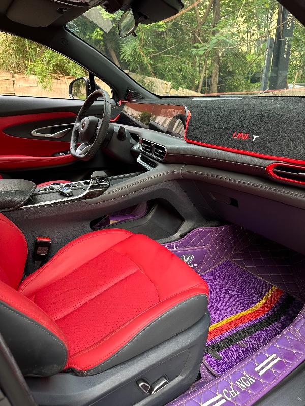 成都21年长安汽车UNI-T4