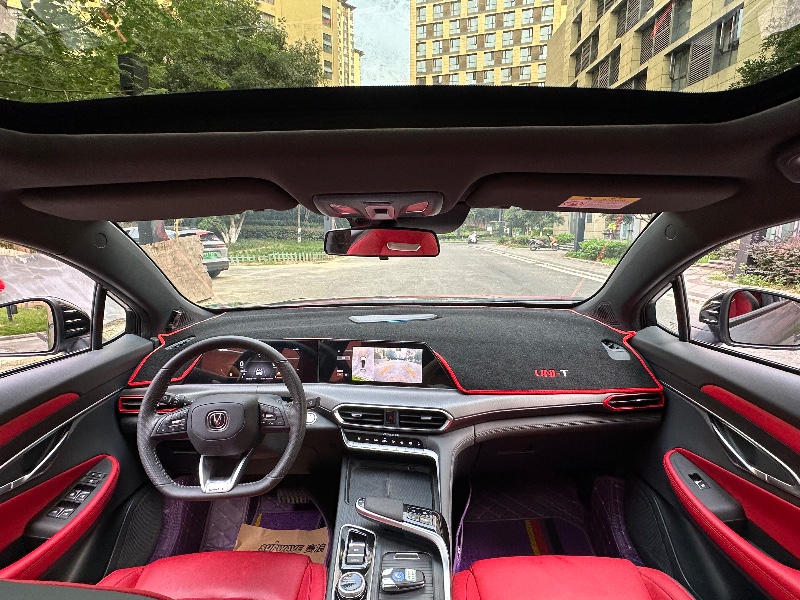 成都21年长安汽车UNI-T5