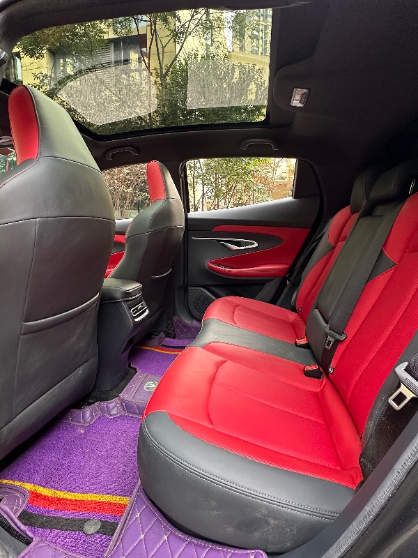 成都21年长安汽车UNI-T7