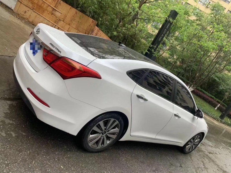 成都16年现代名图8