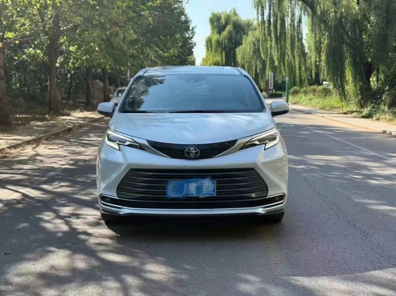 潍坊22年丰田塞纳1