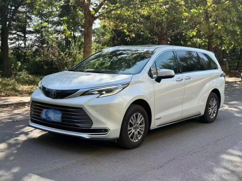 潍坊22年丰田塞纳2