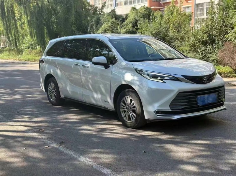 潍坊22年丰田塞纳3