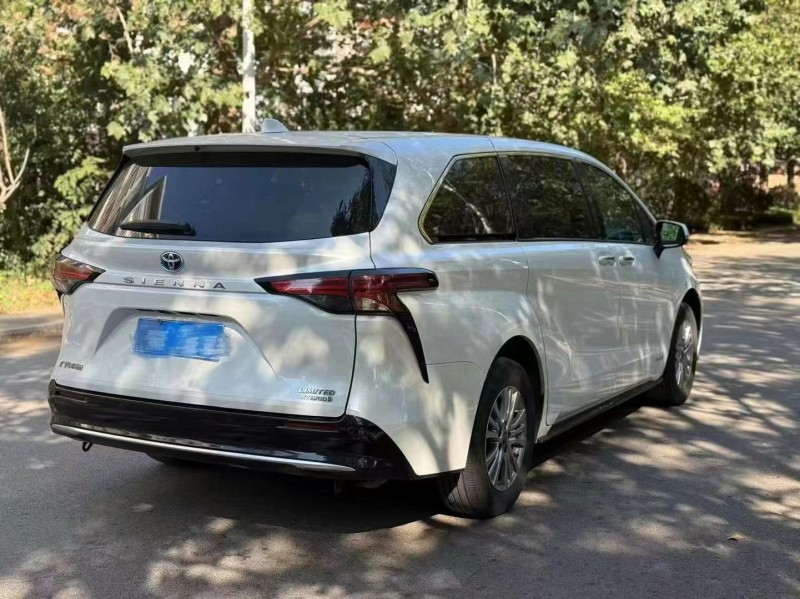 潍坊22年丰田塞纳4