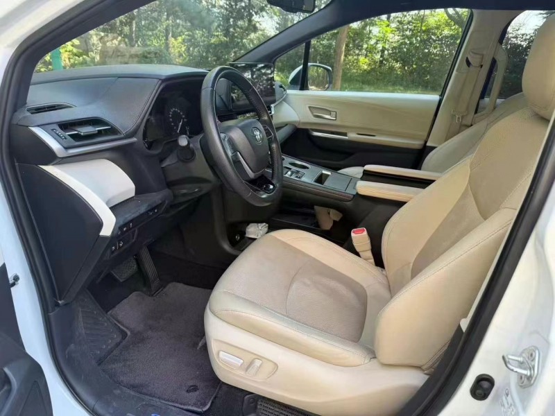 潍坊22年丰田塞纳5