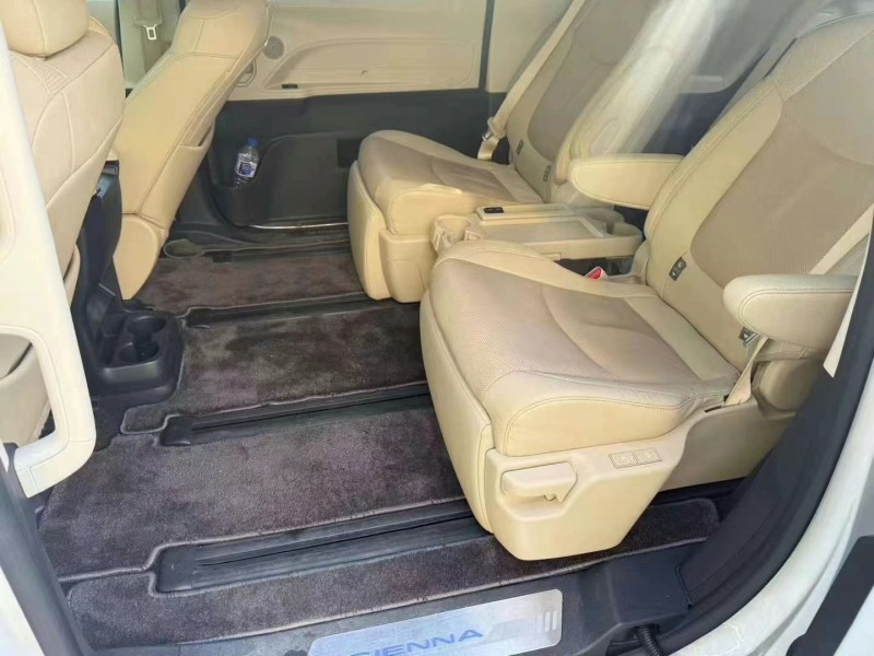 潍坊22年丰田塞纳6