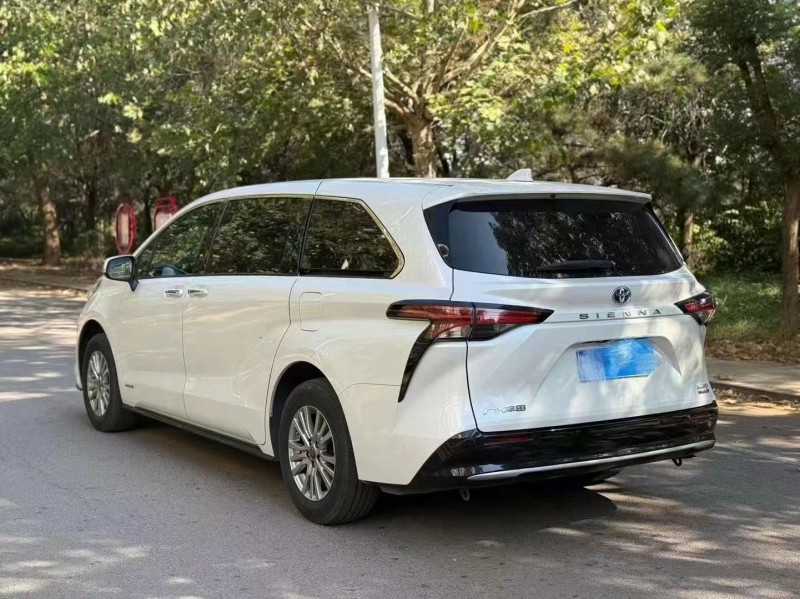 潍坊22年丰田塞纳7