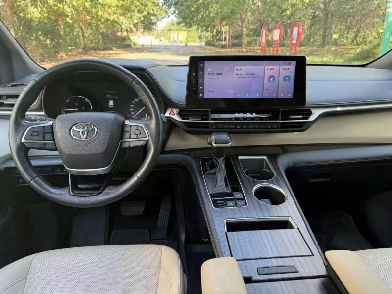 潍坊22年丰田塞纳8