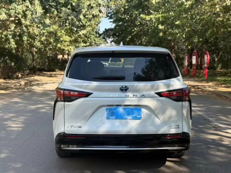 潍坊22年丰田塞纳9