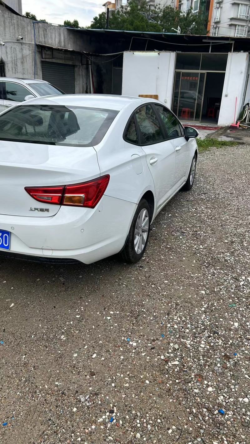 广州17年别克威朗2