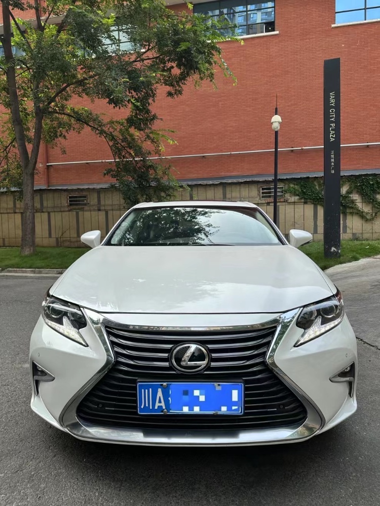 成都17年雷克萨斯ES1
