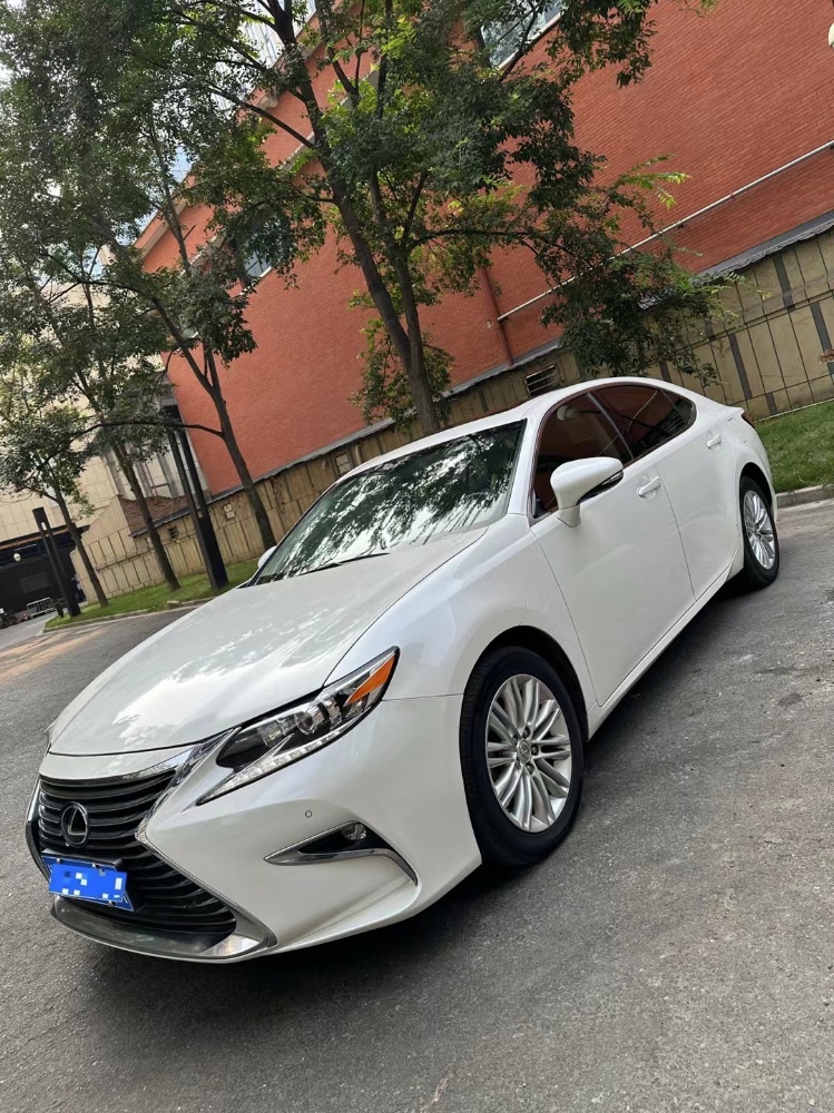 成都17年雷克萨斯ES2