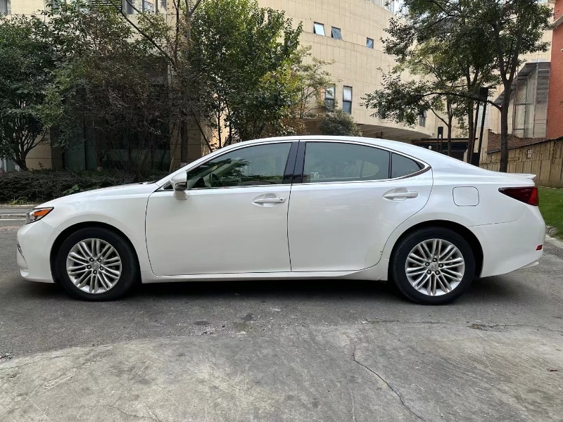 成都17年雷克萨斯ES3