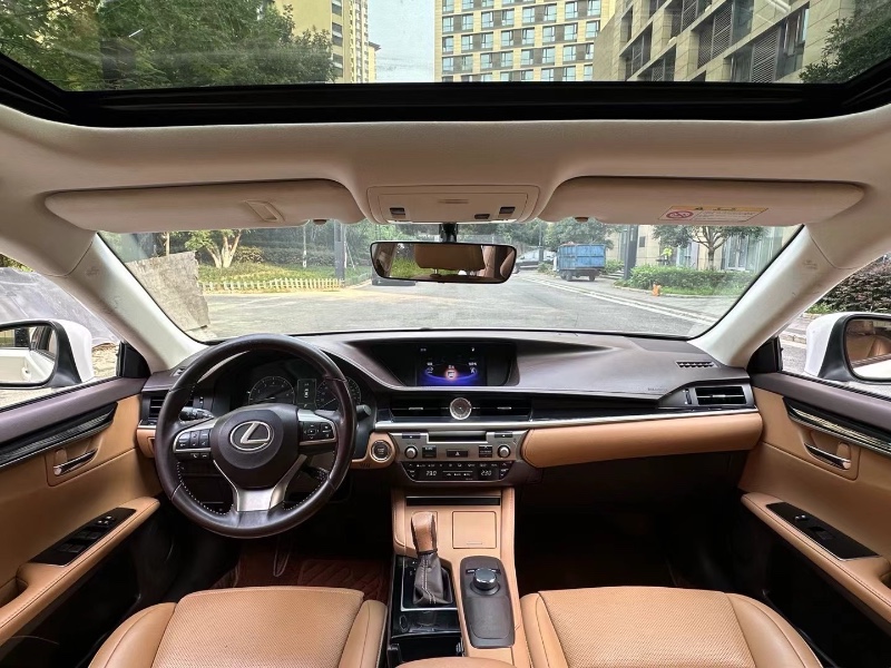 成都17年雷克萨斯ES6