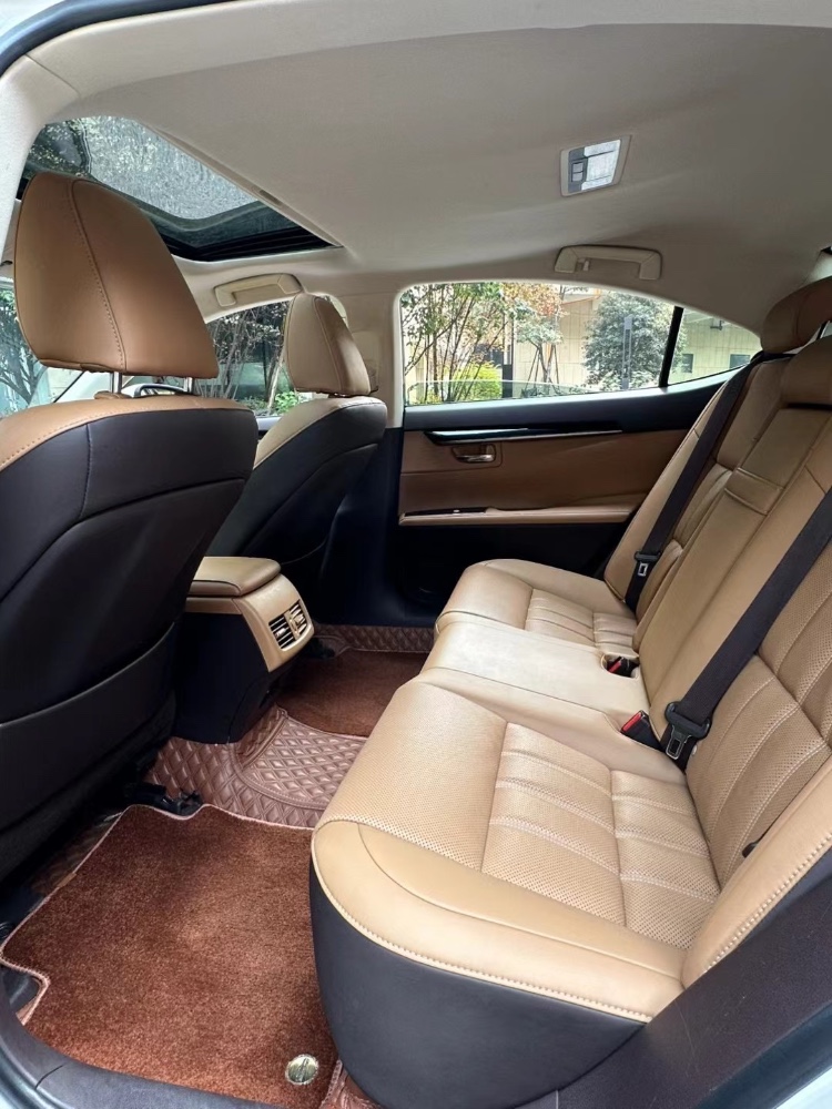 成都17年雷克萨斯ES7