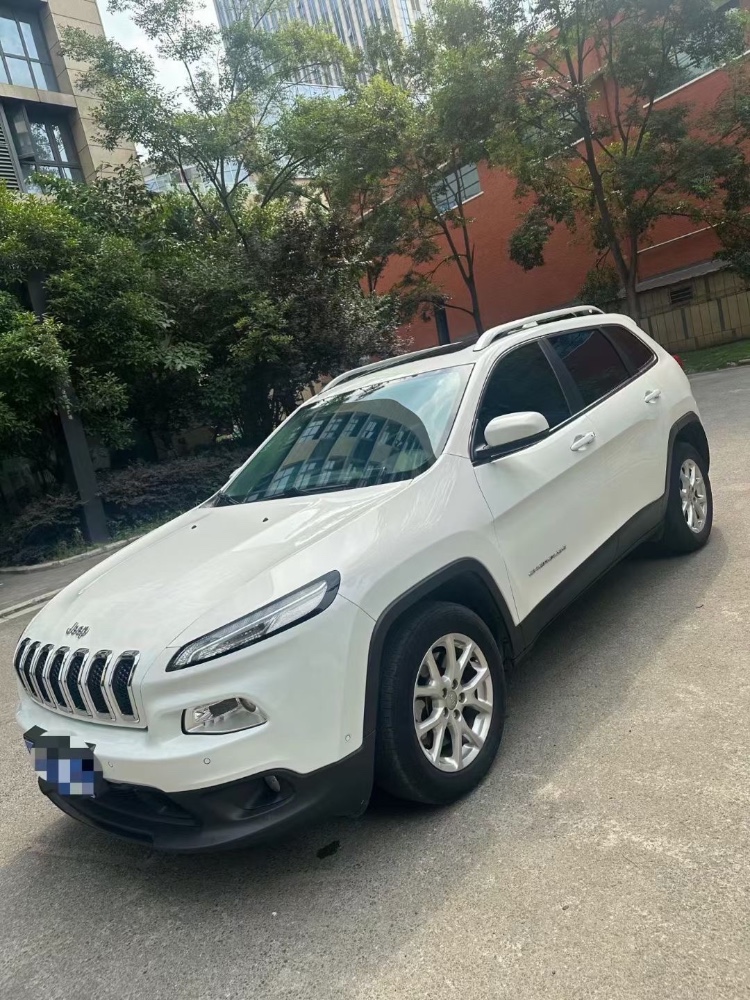 成都17年Jeep自由光2