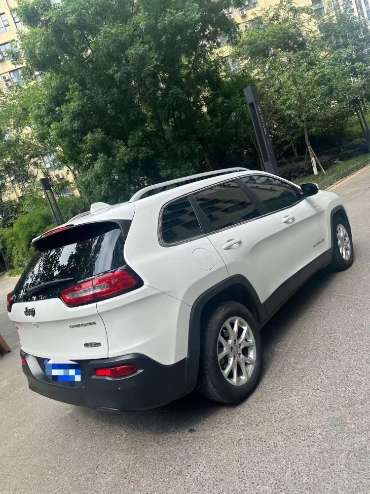 成都17年Jeep自由光8