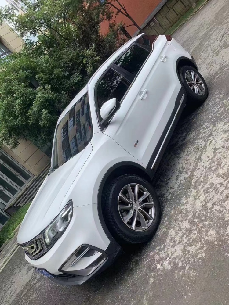 成都19年吉利博越2