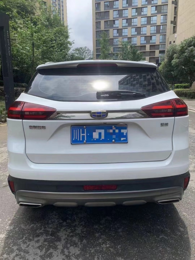 成都19年吉利博越9