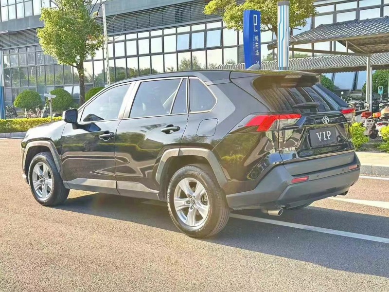 东莞22年丰田RAV4荣放8