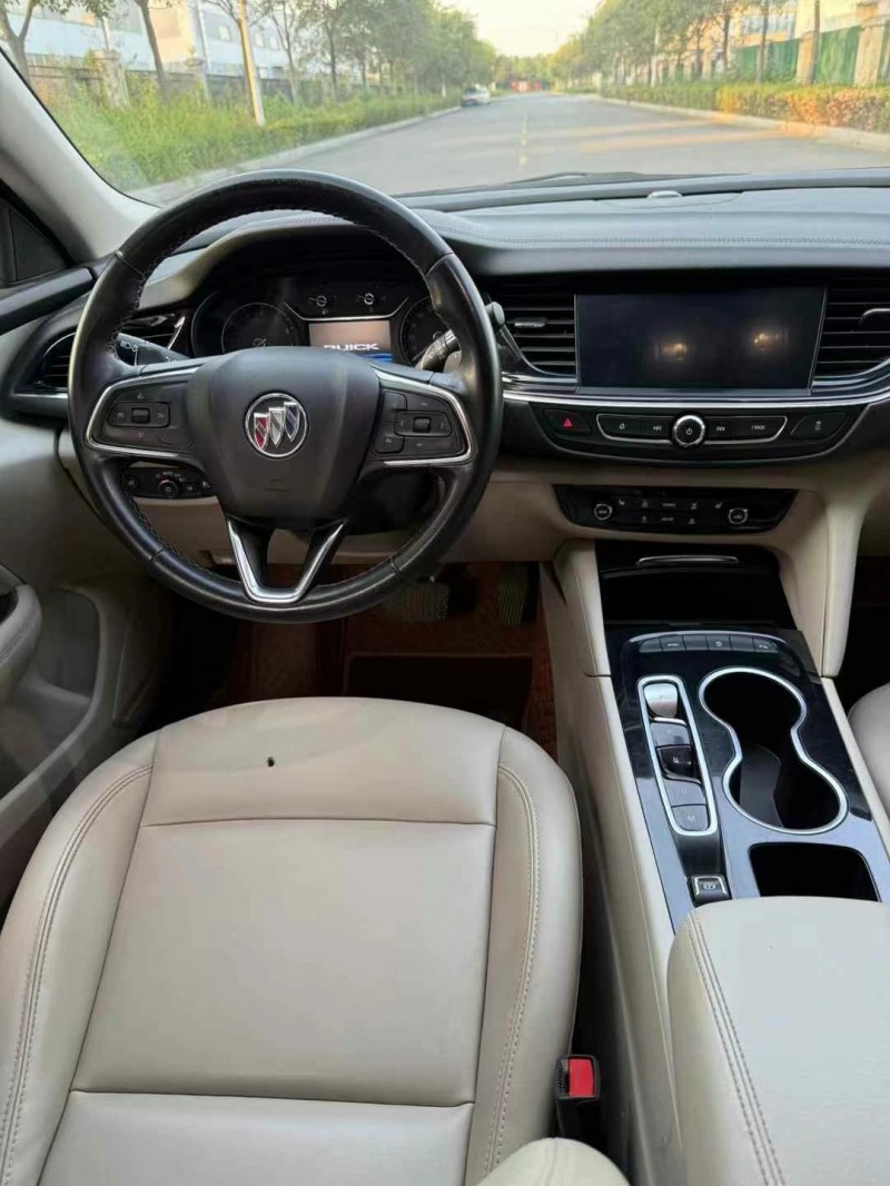 徐州21年别克君威6