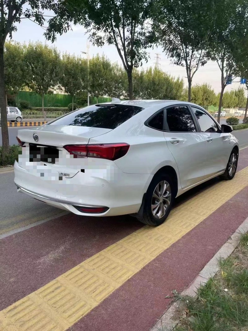 枣庄22年别克威朗8