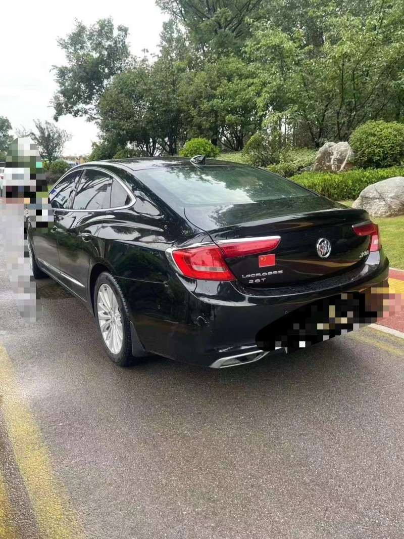 枣庄17年别克君越8