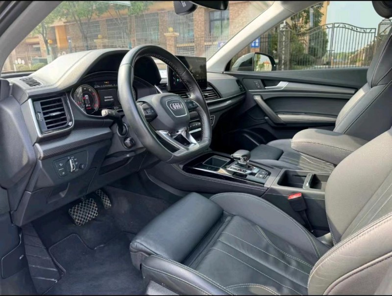 济宁22年奥迪Q55