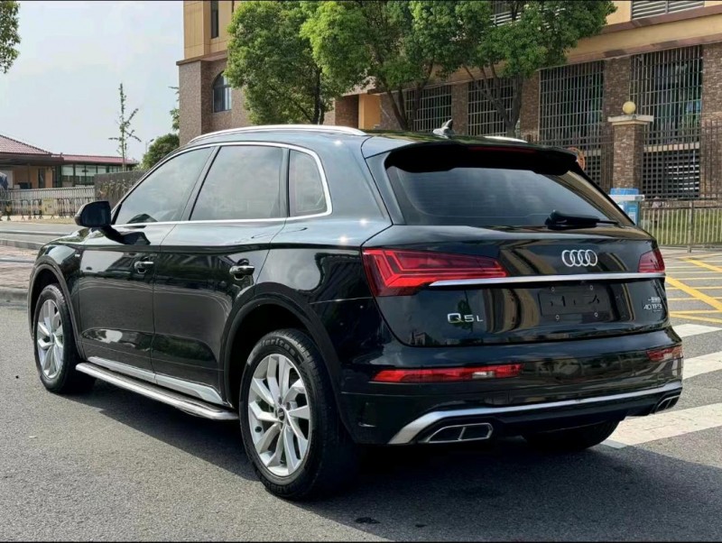 济宁22年奥迪Q57