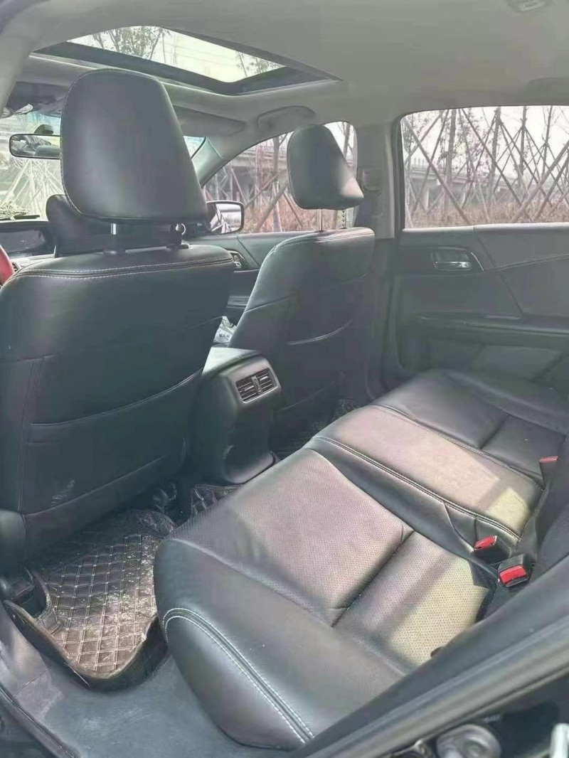 青岛18年本田雅阁6