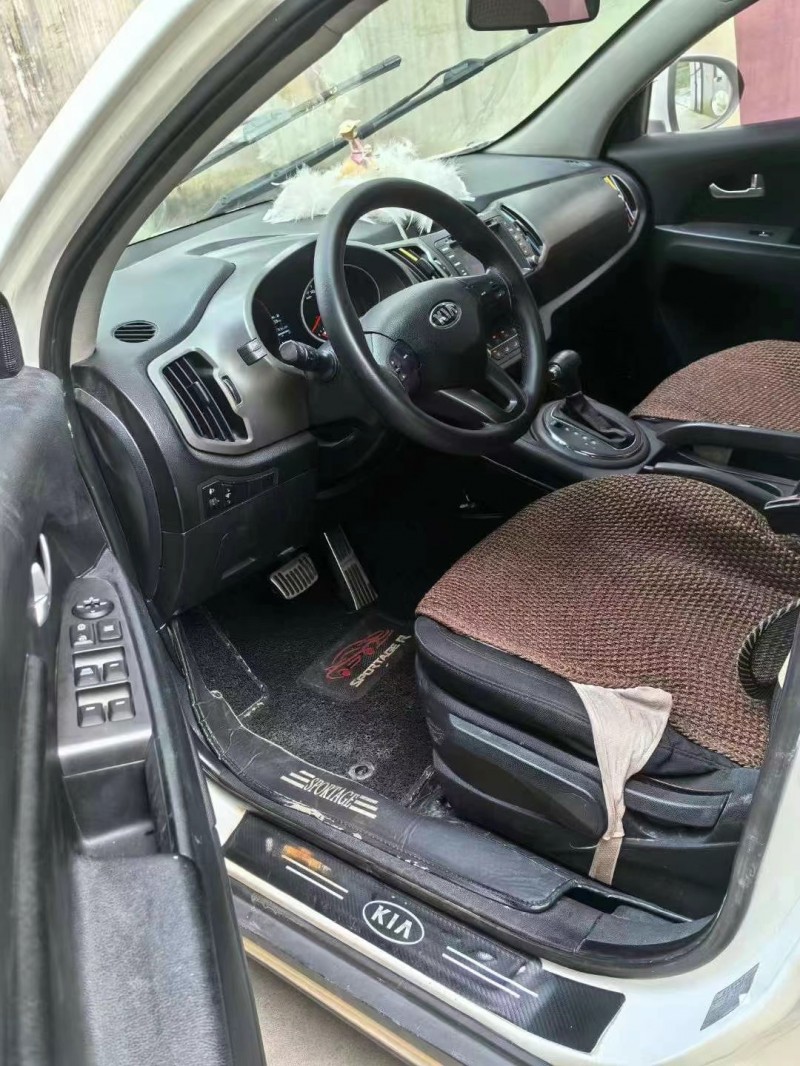 保定16年起亚智跑6