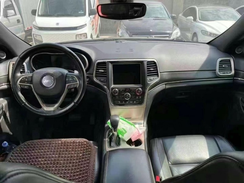 菏泽17年Jeep大切诺基2