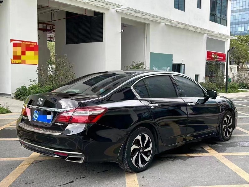 深圳17年本田雅阁4