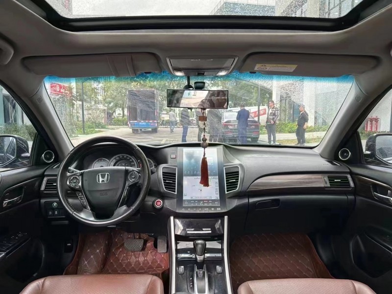 深圳17年本田雅阁7