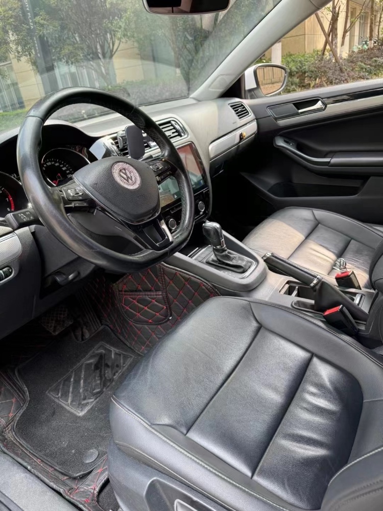 成都18年大众速腾4