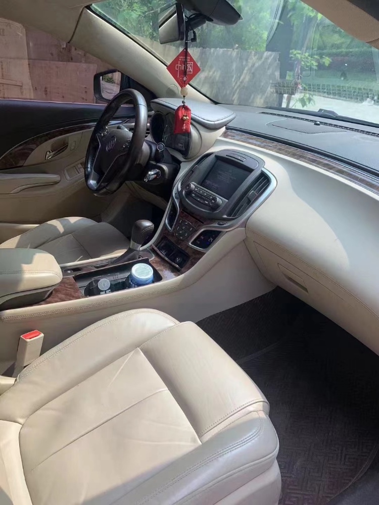 成都15年别克君越5