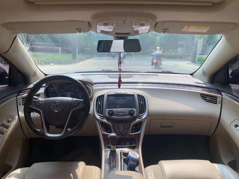 成都15年别克君越7