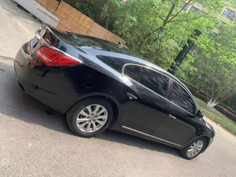 成都15年别克君越8