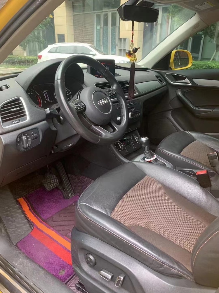 成都17年奥迪Q34