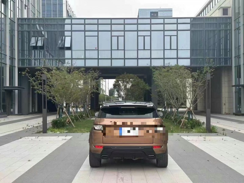 青岛14年路虎极光9