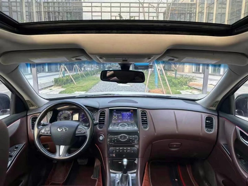 青島17年英菲尼迪QX506