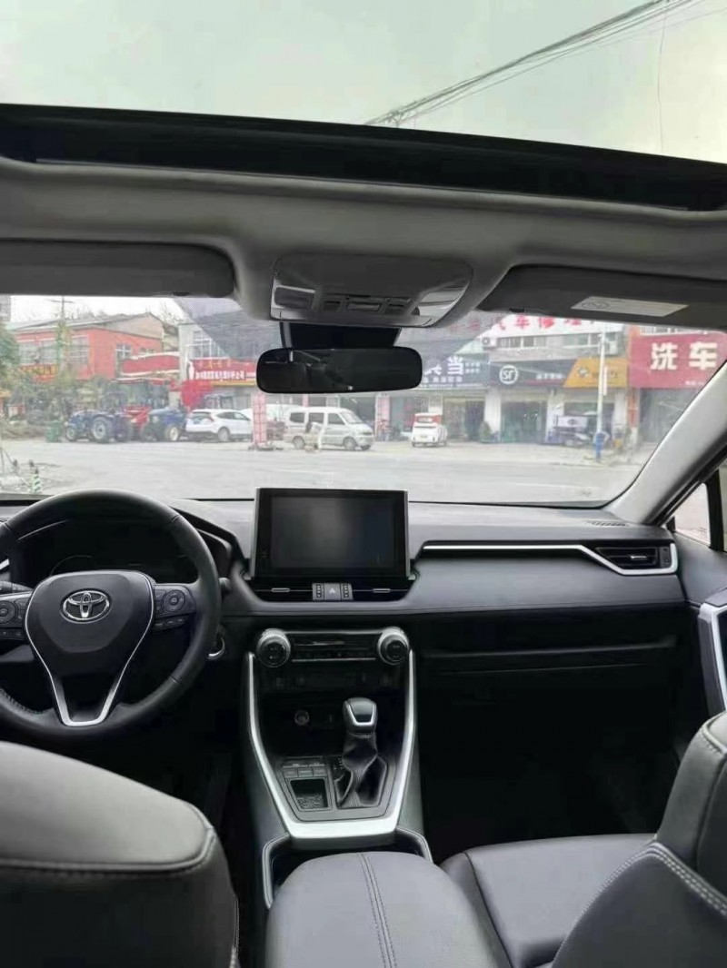 泰安23年豐田RAV4榮放7